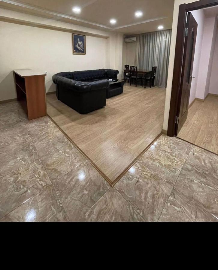Apartment In Yerevan On Yervand Kochar Street Exterior photo